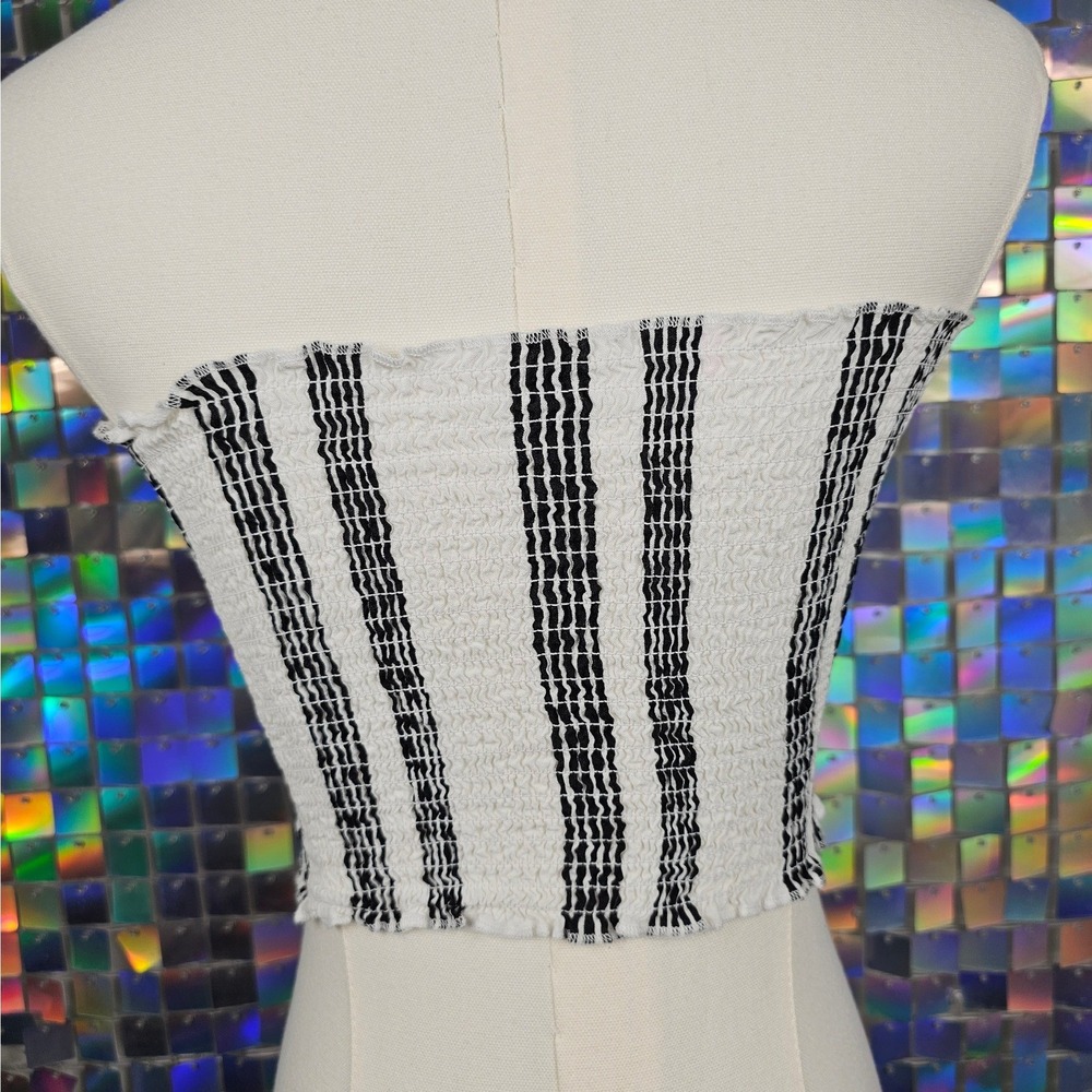 Kendall Kylie White Black Striped‎ Smocked Tube Top Bow Tie Front Crop - Picture 3 of 5